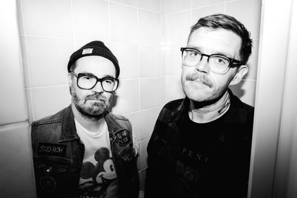 “LEISE! TÄTOWIERT! MITTELALT! JETZT ERST RECHT!” – Jupiter Jones Unplugged